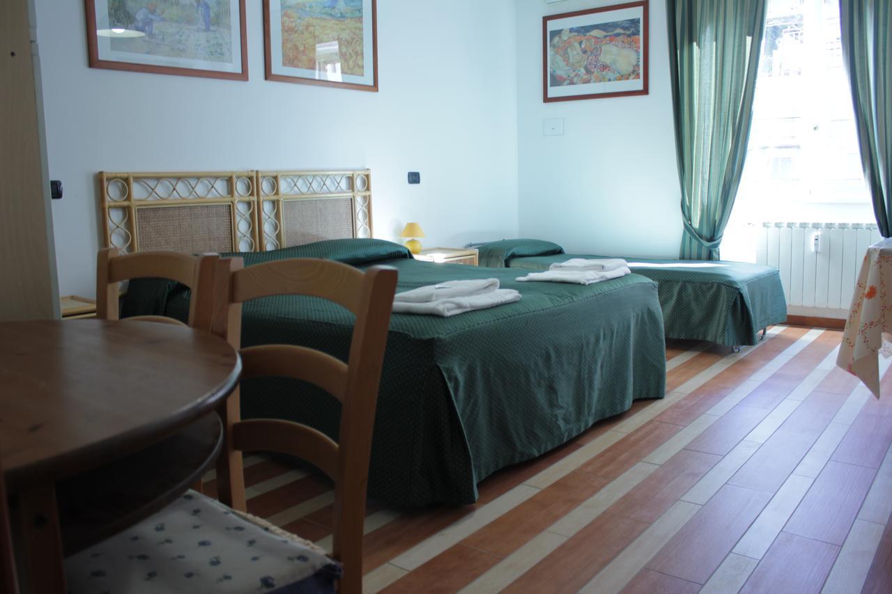 Aparthotel Tourist House Roma Esterno foto