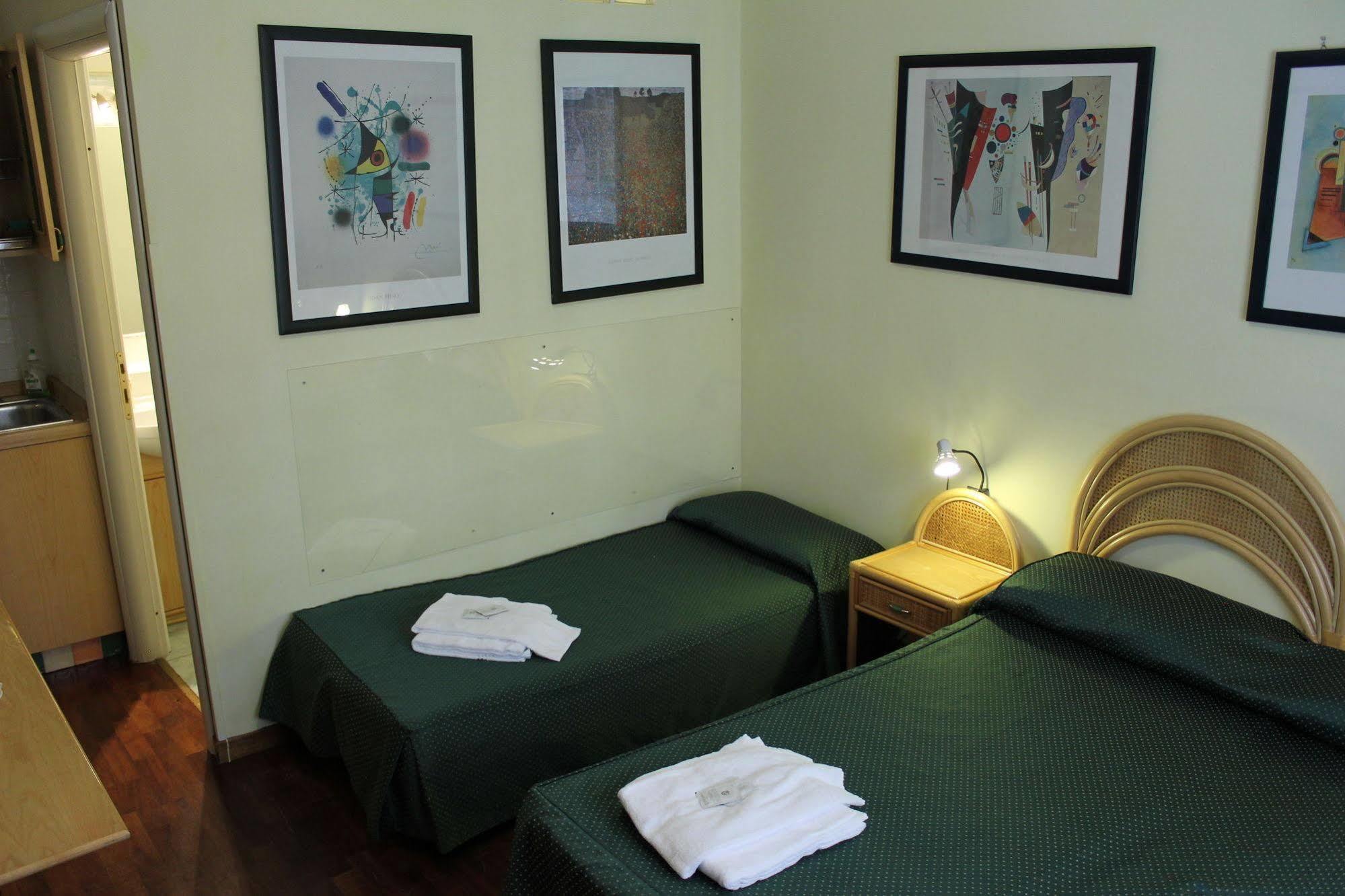 Aparthotel Tourist House Roma Esterno foto