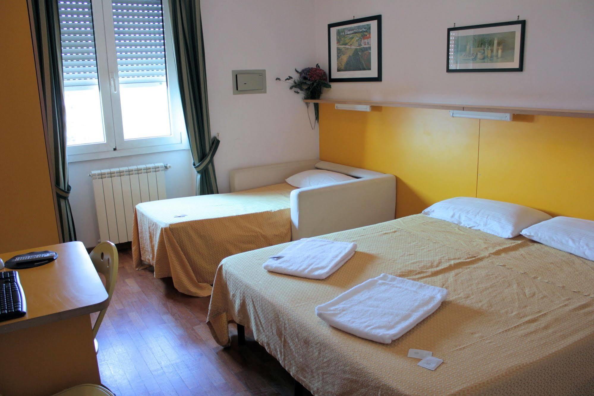 Aparthotel Tourist House Roma Esterno foto