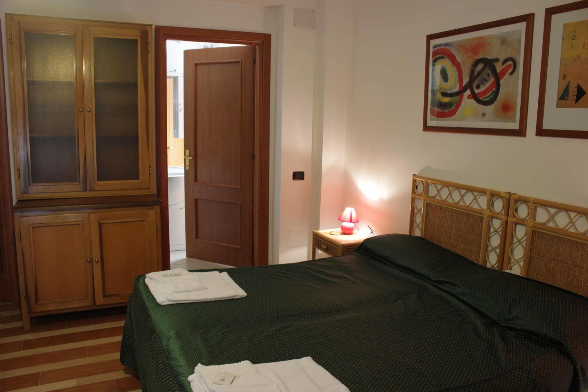 Aparthotel Tourist House Roma Esterno foto