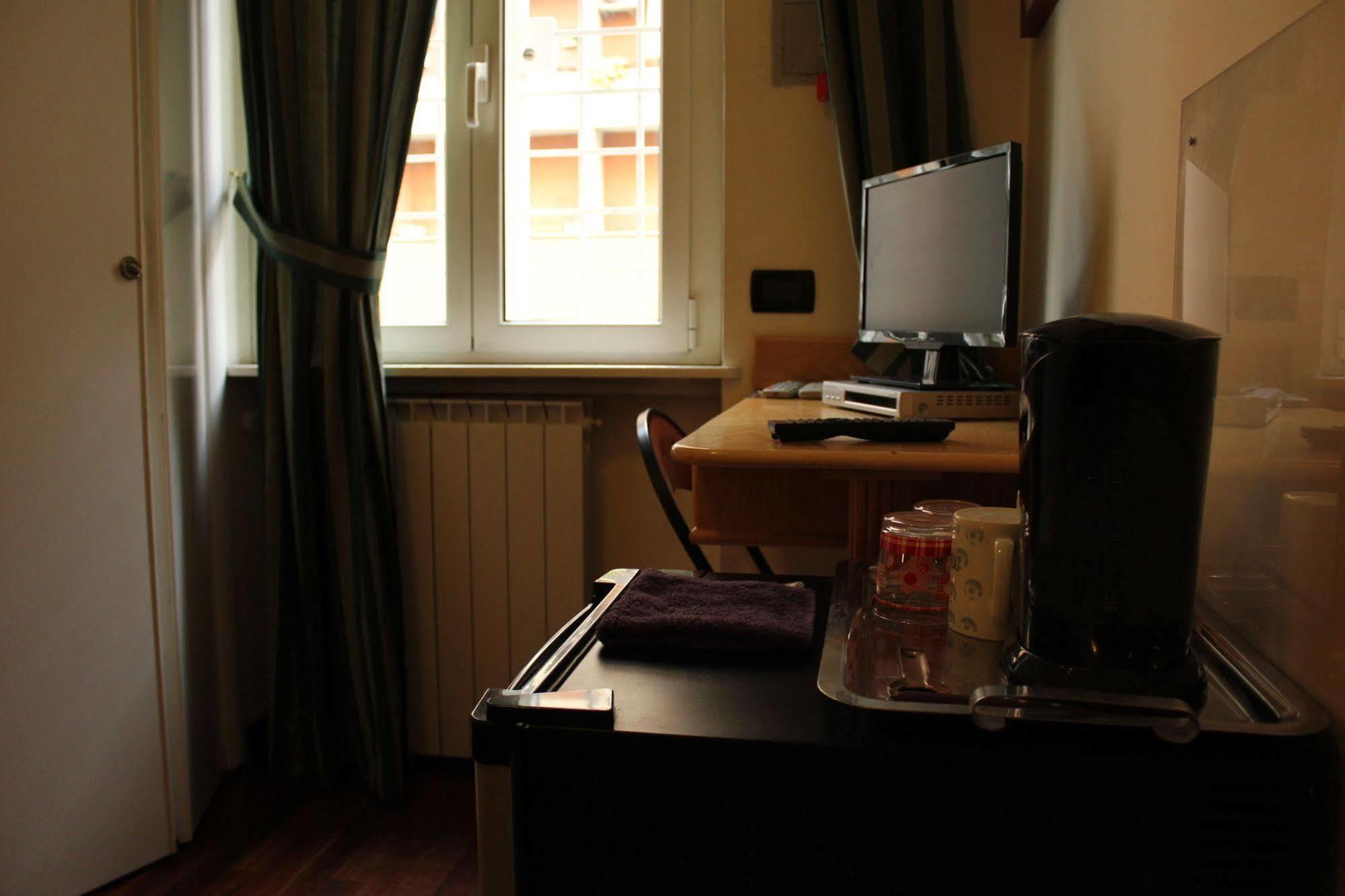 Aparthotel Tourist House Roma Esterno foto