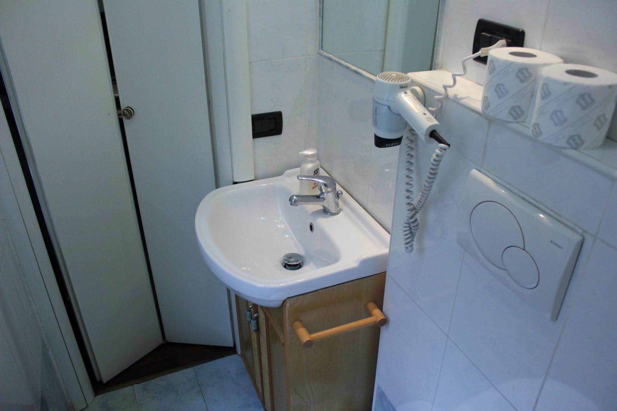 Aparthotel Tourist House Roma Esterno foto