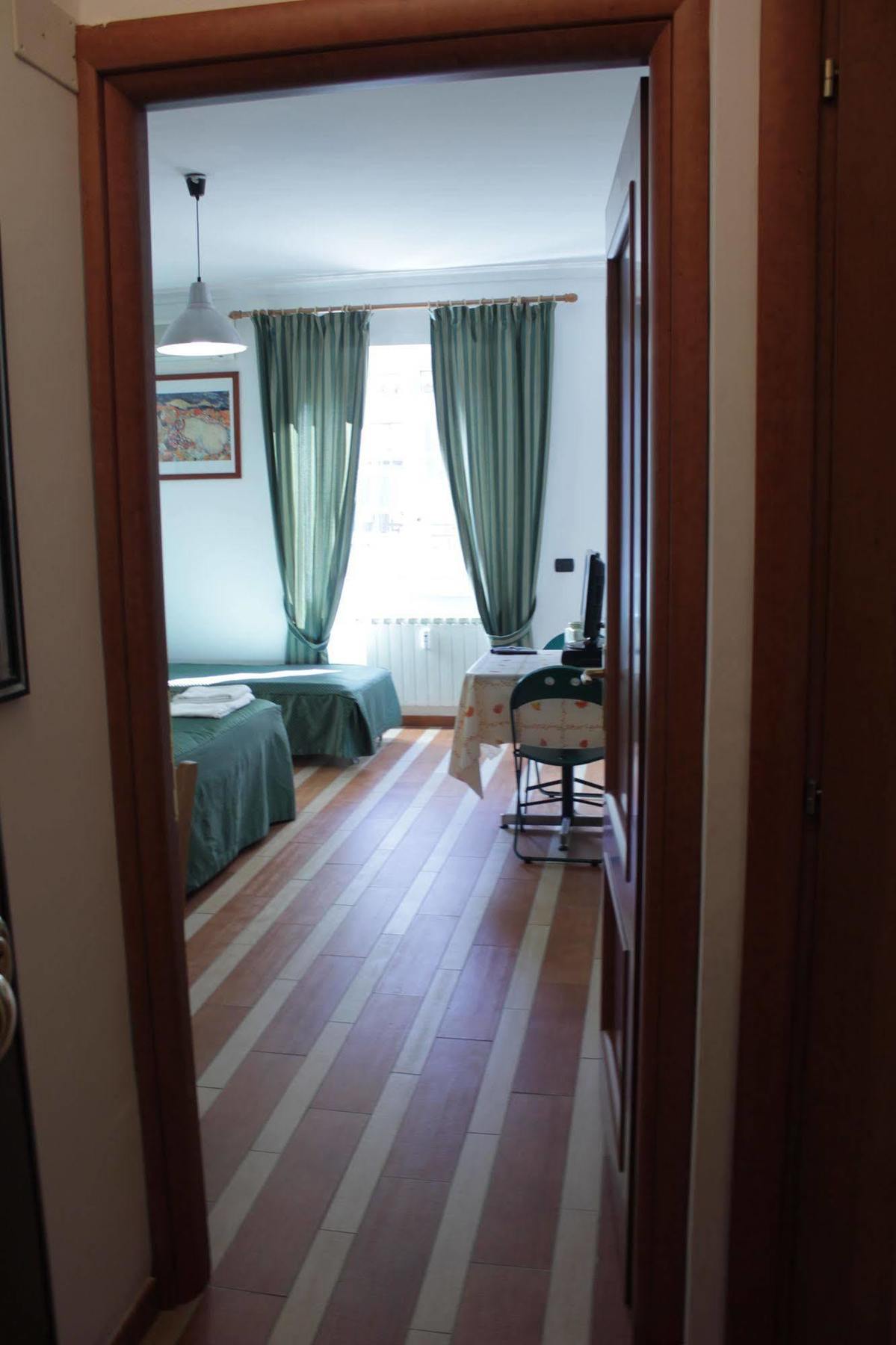 Aparthotel Tourist House Roma Esterno foto